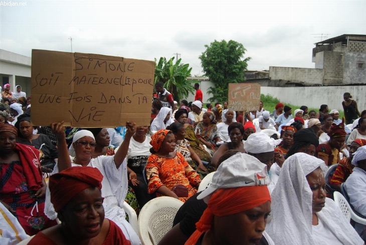 Rassemblements de femmes pro-Ouattara dans des quartiers d`Abidjan